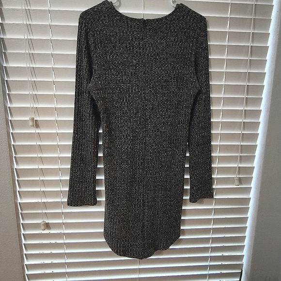 3/$12 or 5/$17⭐️Long Sleeve CrissCross Dress - Picture 3 of 3